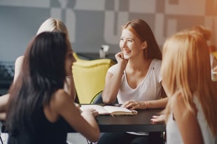 businesswomen-restaurant