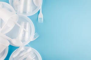 white-plastic-disposable-tableware